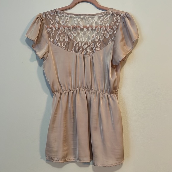 Soft pink satin top - Picture 3 of 4